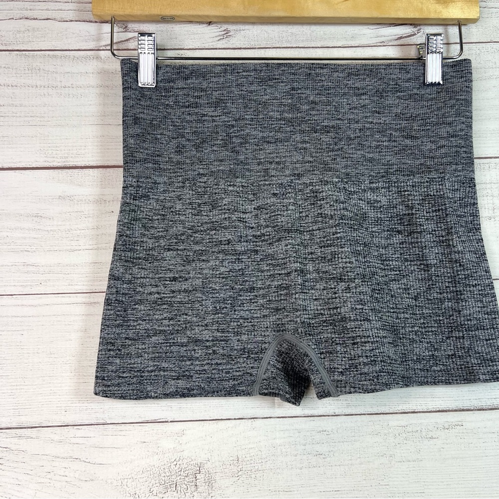 Colsie Gray Ribbed Shorts Workout Loungewear Size M - Picture 4 of 9